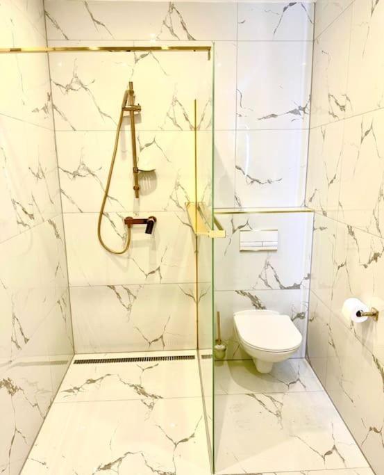 Luxury Apartment In Братислава Екстер'єр фото
